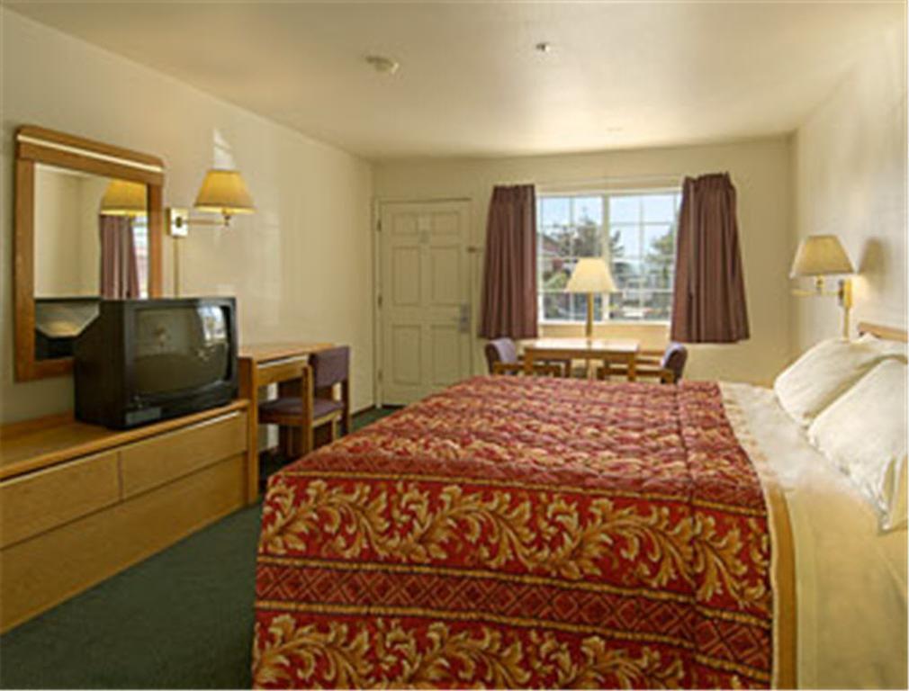 Days Inn Salinas Airport Стая снимка