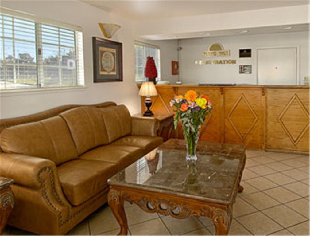 Days Inn Salinas Airport Интериор снимка