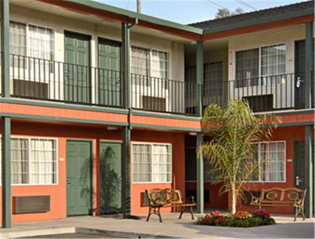 Days Inn Salinas Airport Екстериор снимка