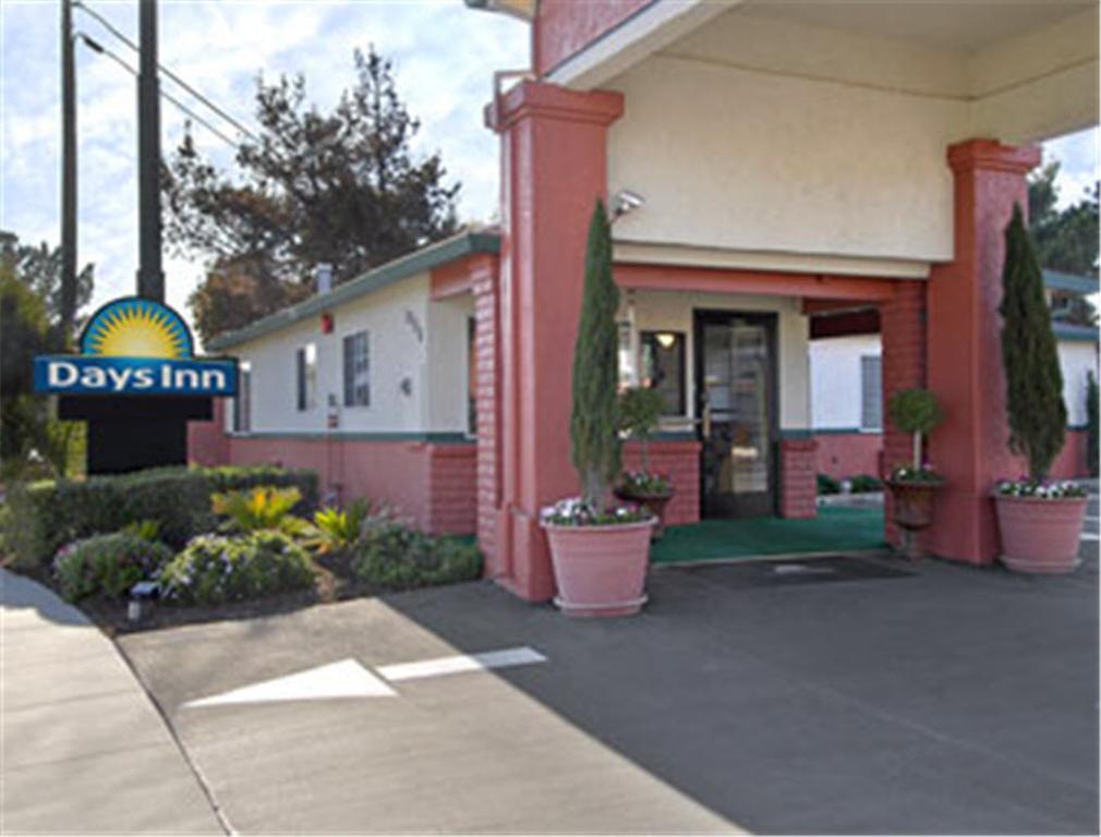 Days Inn Salinas Airport Екстериор снимка